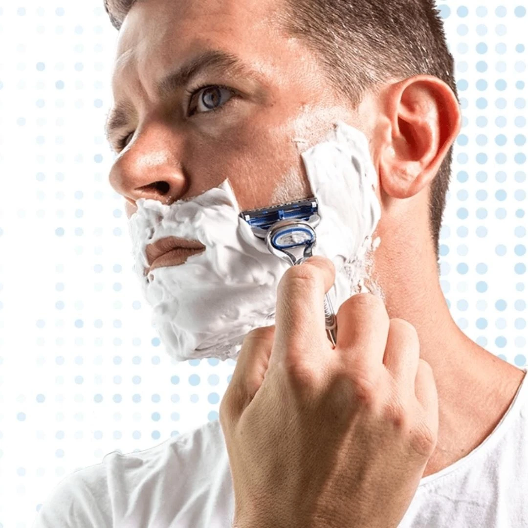 Gillette® SKINGUARD Sensitive Brijači za Osetljivu i Iritiranu Kožu sa Aloje Verom Dopuna 4 Patrone